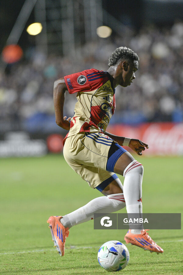 John Montaño, de Independiente Medellín, Copa Conmebol Libertadores. Estadio Parque Alfredo V. Viera.