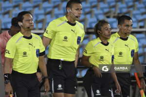 Gery Vargas, árbitro central, Copa Conmebol Libertadores. Estadio Centenario.