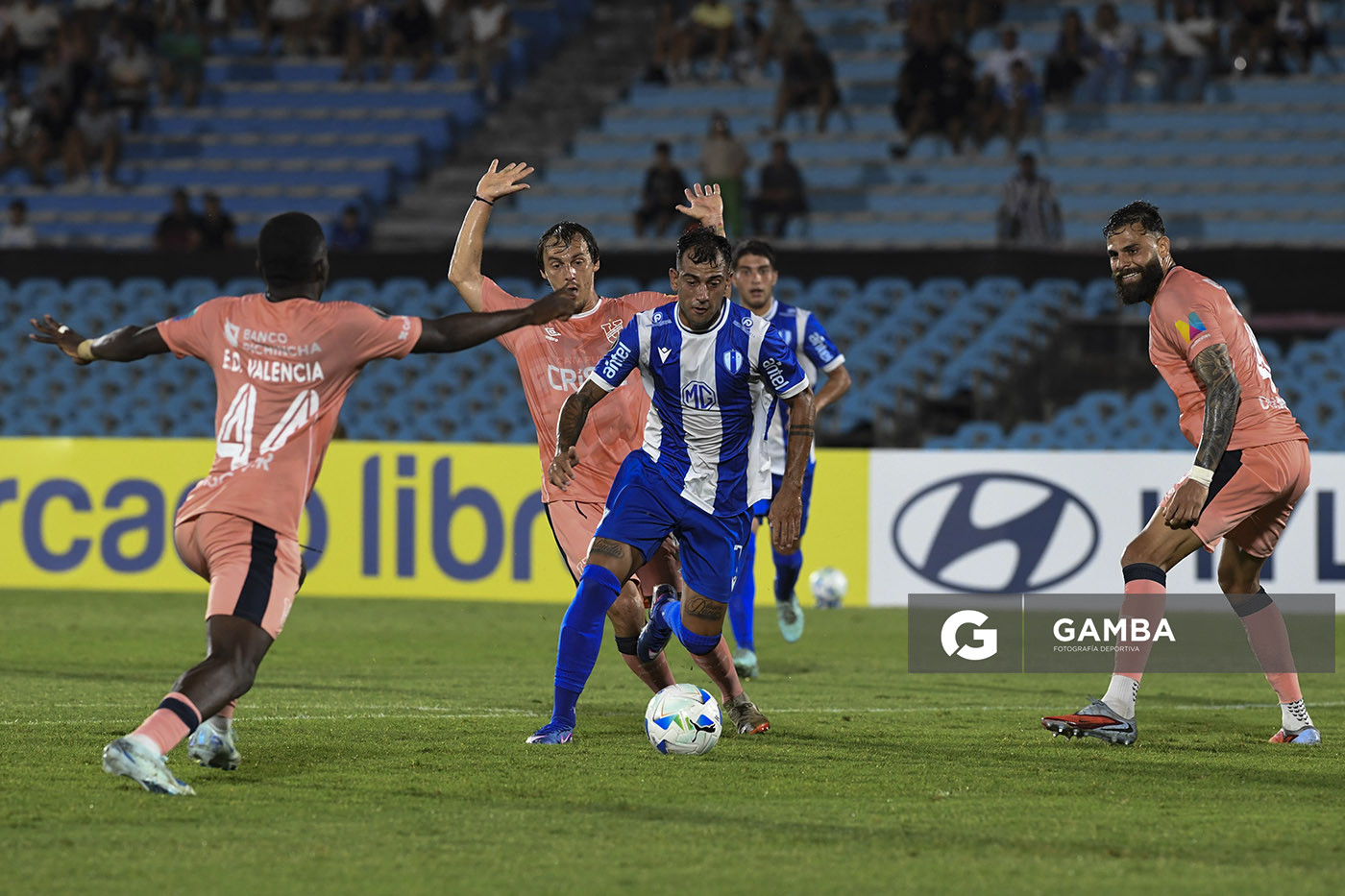 Agustín Alaníz, de Juventud, Copa Conmebol Libertadores. Estadio Centenario.