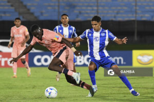 Eric Valencia, de Universidad Católica, Copa Conmebol Libertadores. Estadio Centenario.