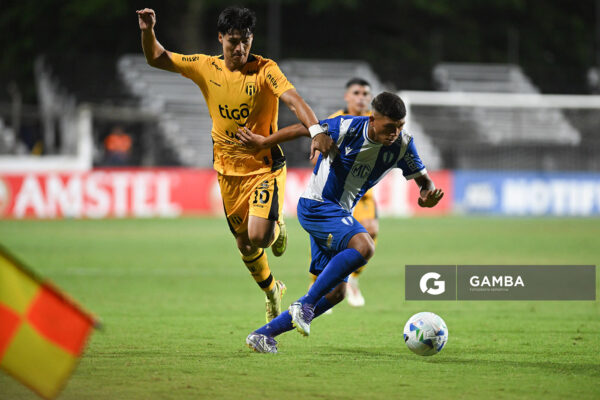 Pablo Lago, de Juventud, Copa Conmebol Libertadores. Estadio Parque Alfredo V. Viera.