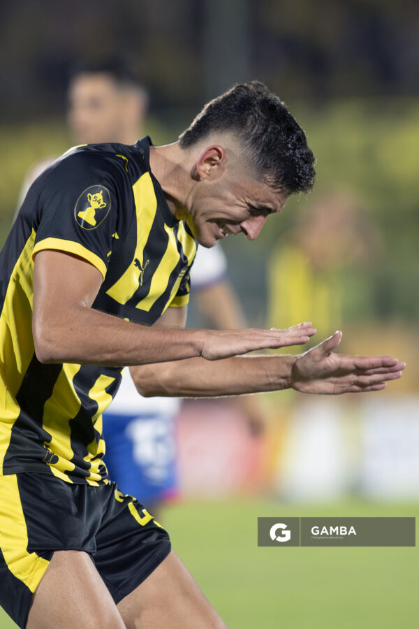 Gastón Togni, de Peñarol, Supercopa Uruguaya 2026. Estadio Centenario.