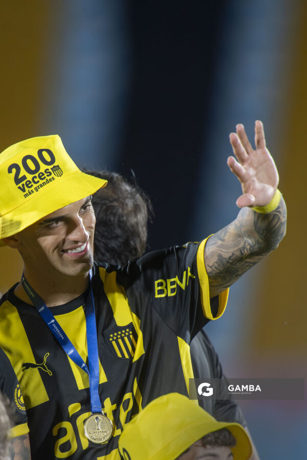 Peñarol Campeón. Supercopa Uruguaya 2026. Estadio Centenario.