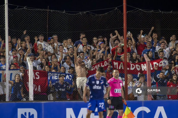 Hinchas de Nacional. Liga AUF Uruguaya 2026 «Juan Carlos De Lima». Estadio Campeones Olímpicos.