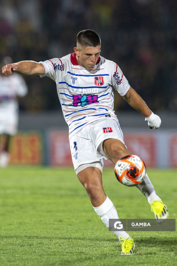 Juan Dupont, de Central Español, Liga AUF Uruguaya 2026 «Juan Carlos De Lima». Estadio Domingo Burgueño.