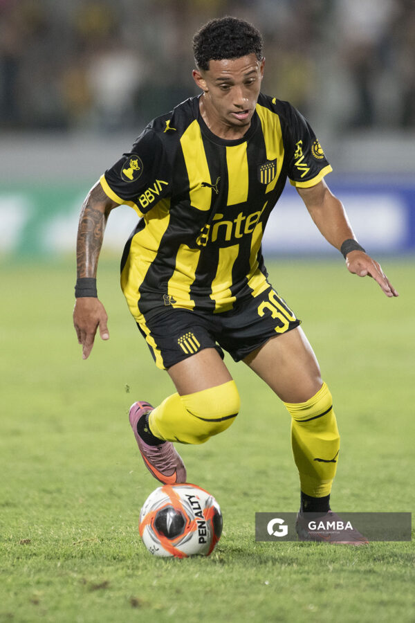 Stiven Muhlethaler, de Peñarol, Liga AUF Uruguaya 2026 «Juan Carlos De Lima». Estadio Domingo Burgueño.
