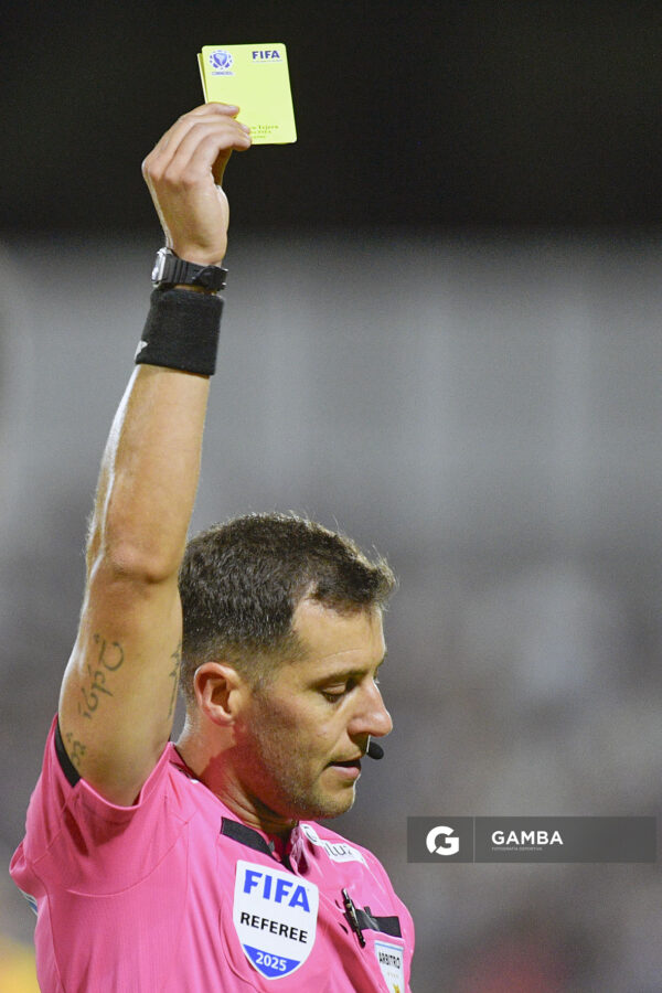 Gustavo Tejera, árbitro central, Liga AUF Uruguaya 2026 «Juan Carlos De Lima». Estadio Silvestre O. Landoni.