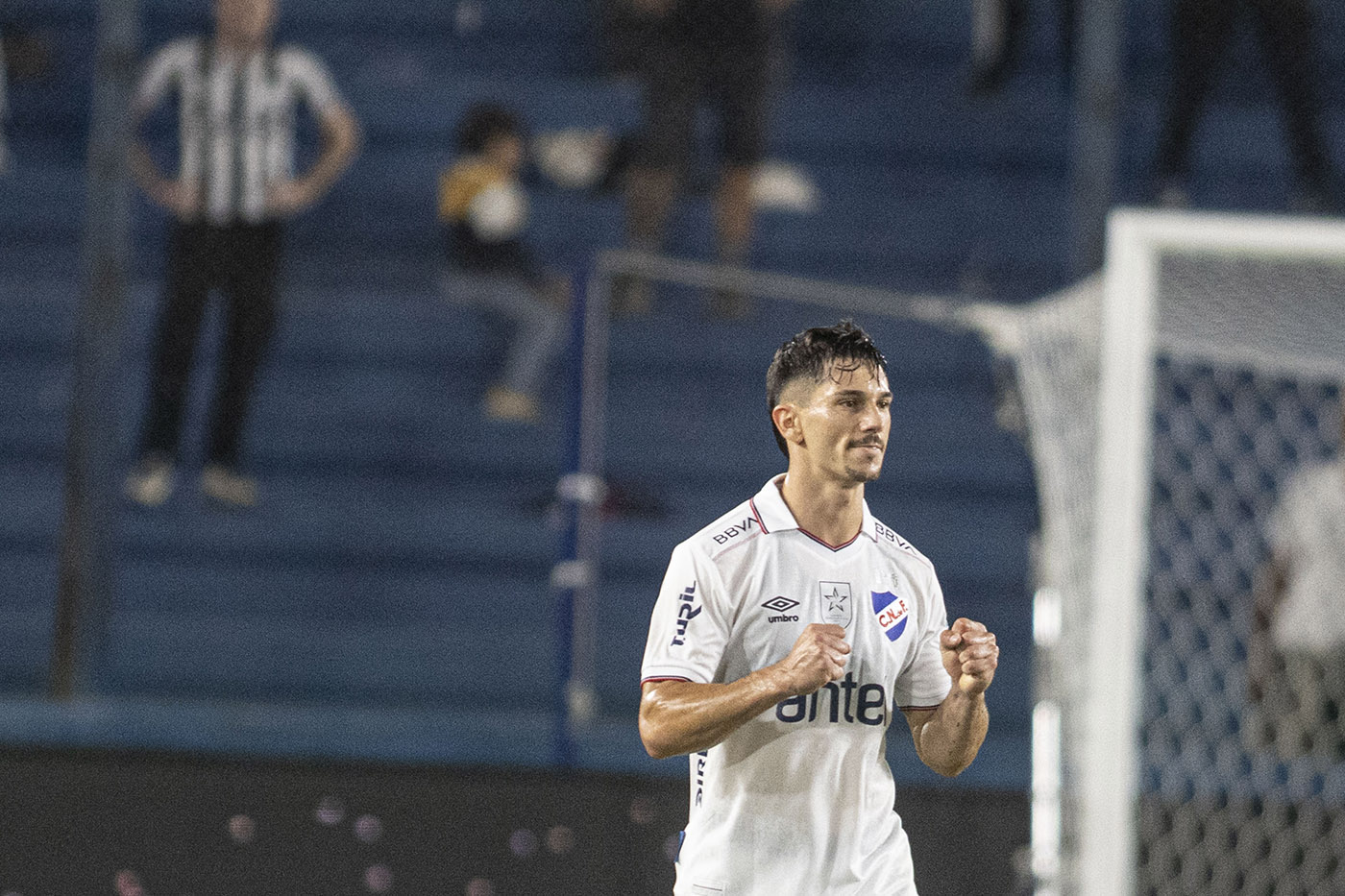 Nacional 2 - Wanderers 0. F6AP26.