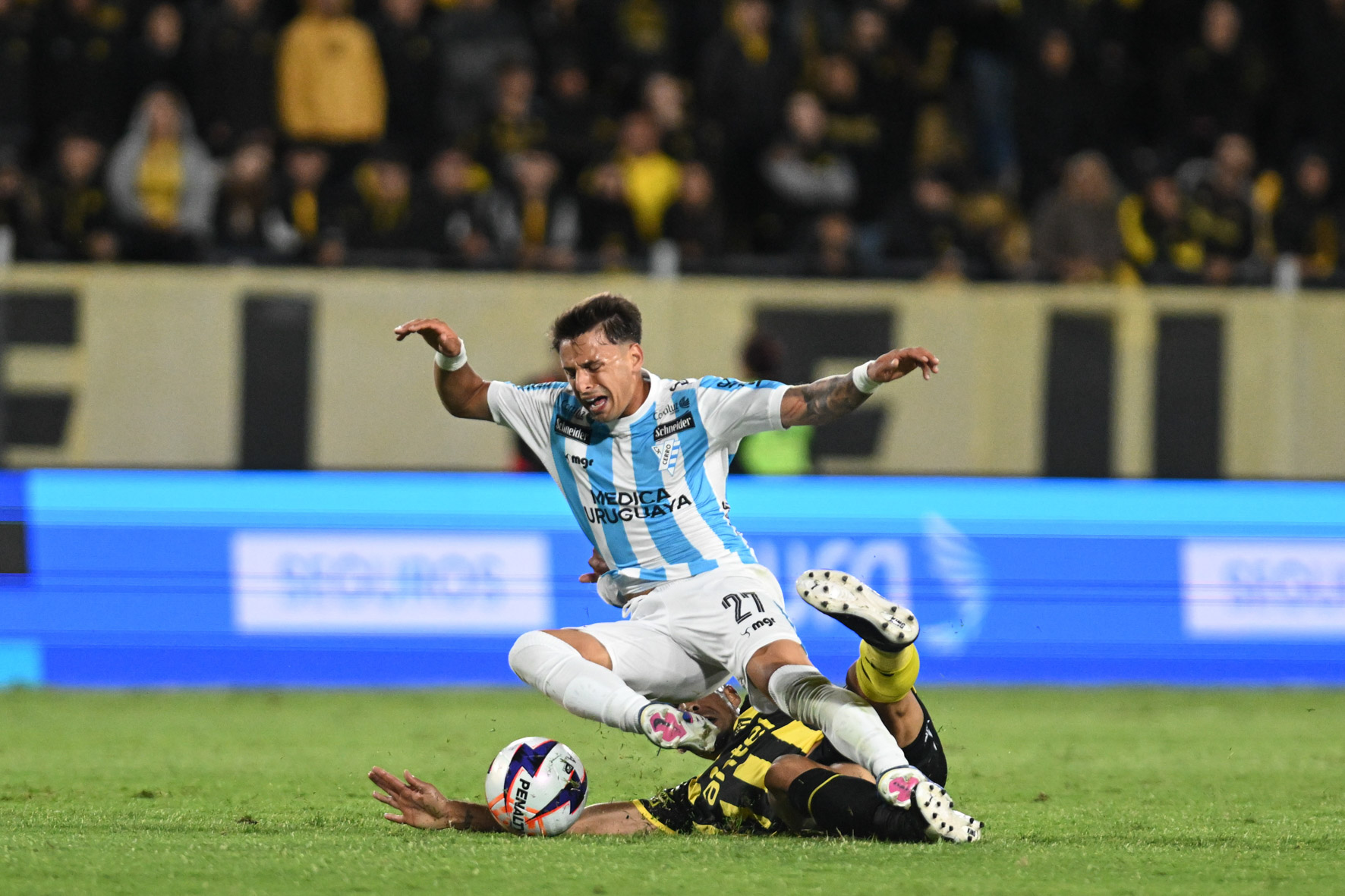 Peñarol 3 - Cerro 1. F7AP26.