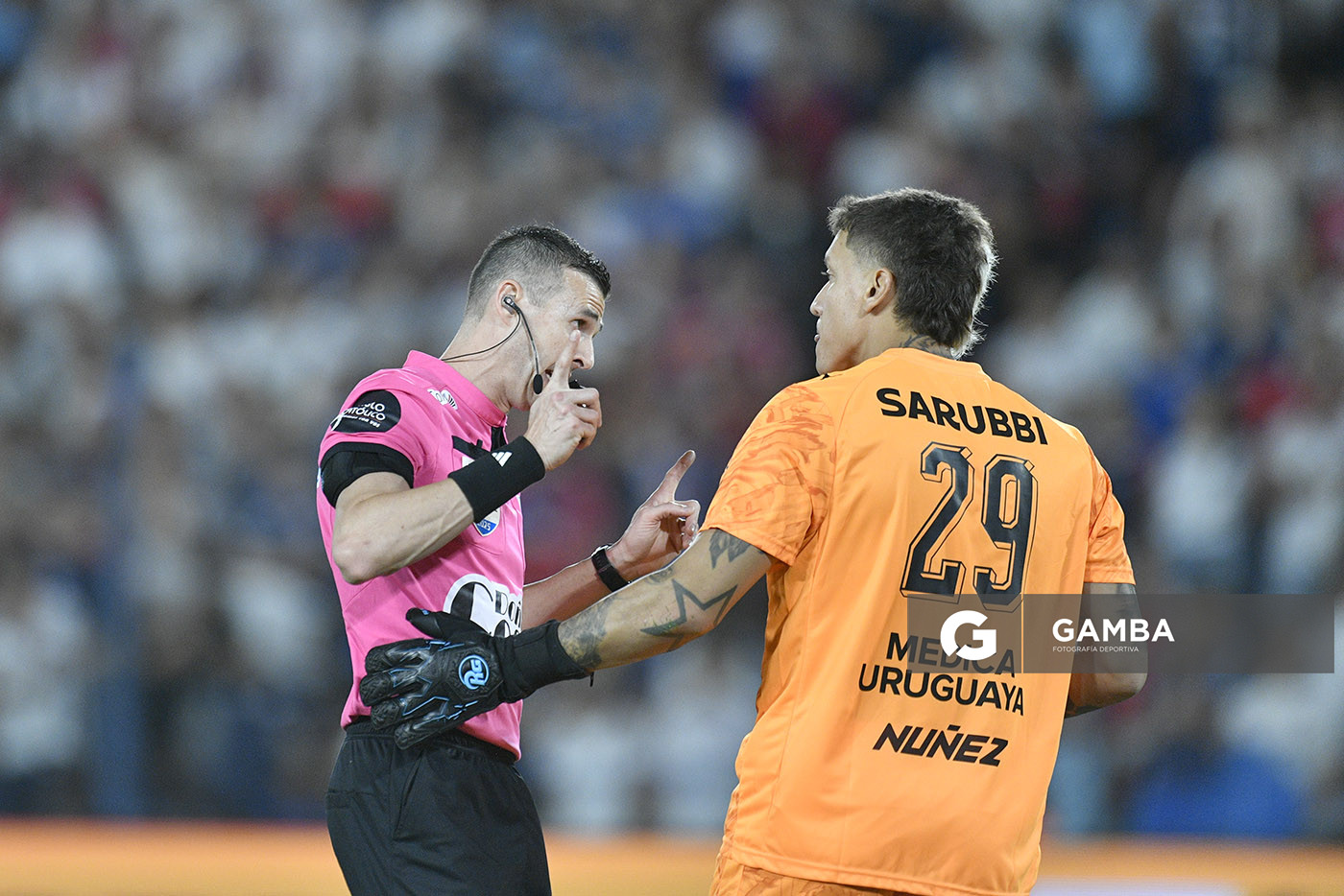 Andrés Matonte, árbitro central, Liga AUF Uruguaya 2026. Estadio Gran Parque Central.