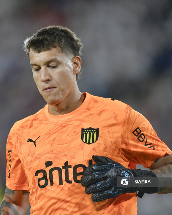 Washington Aguerre, golero de Peñarol, Liga AUF Uruguaya 2026. Estadio Gran Parque Central.