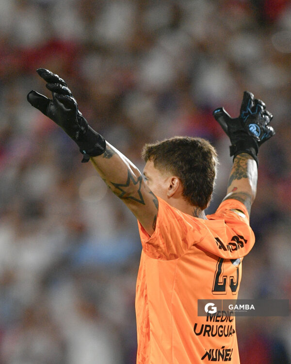 Washington Aguerre, golero de Peñarol, Liga AUF Uruguaya 2026. Estadio Gran Parque Central.