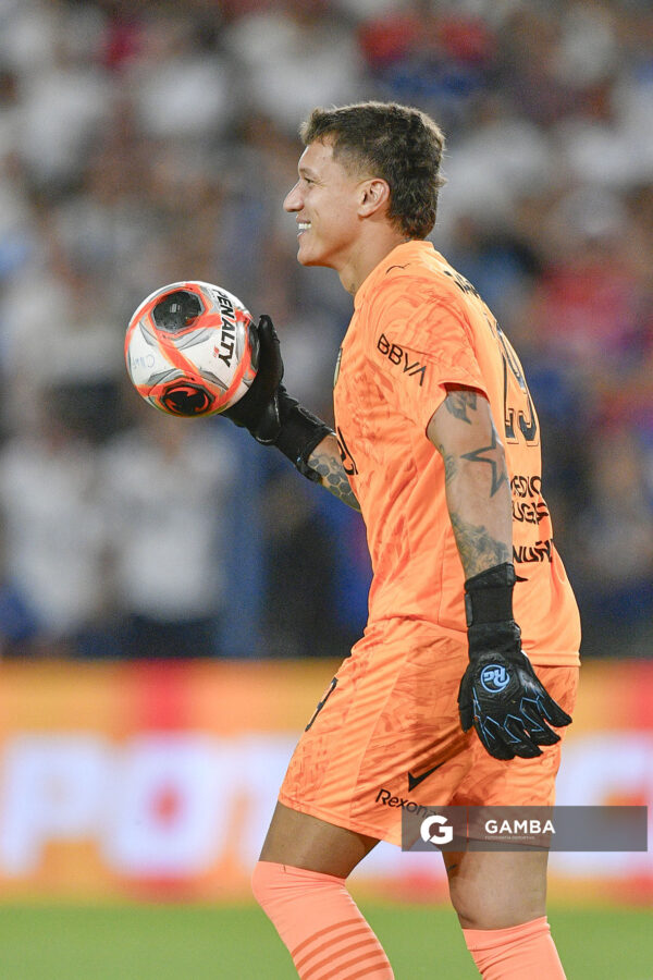 Washington Aguerre, golero de Peñarol, Liga AUF Uruguaya 2026. Estadio Gran Parque Central.
