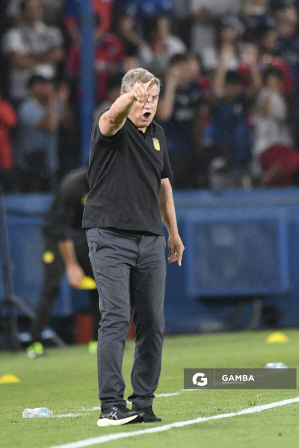 Diego Aguirre, director técnico de Peñarol, Liga AUF Uruguaya 2026. Estadio Gran Parque Central.