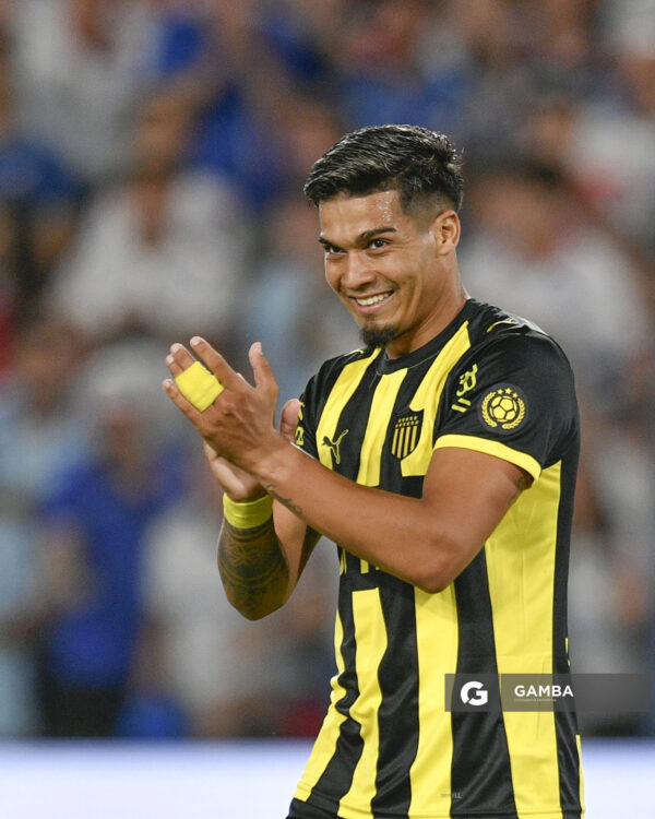 Matías Arezo, de Peñarol, Liga AUF Uruguaya 2026. Estadio Gran Parque Central.