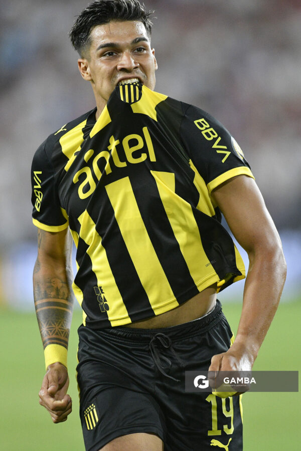 Matías Arezo, de Peñarol, Liga AUF Uruguaya 2026. Estadio Gran Parque Central.