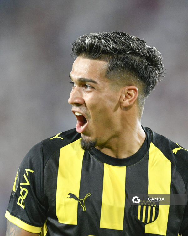 Matías Arezo, de Peñarol, Liga AUF Uruguaya 2026. Estadio Gran Parque Central.