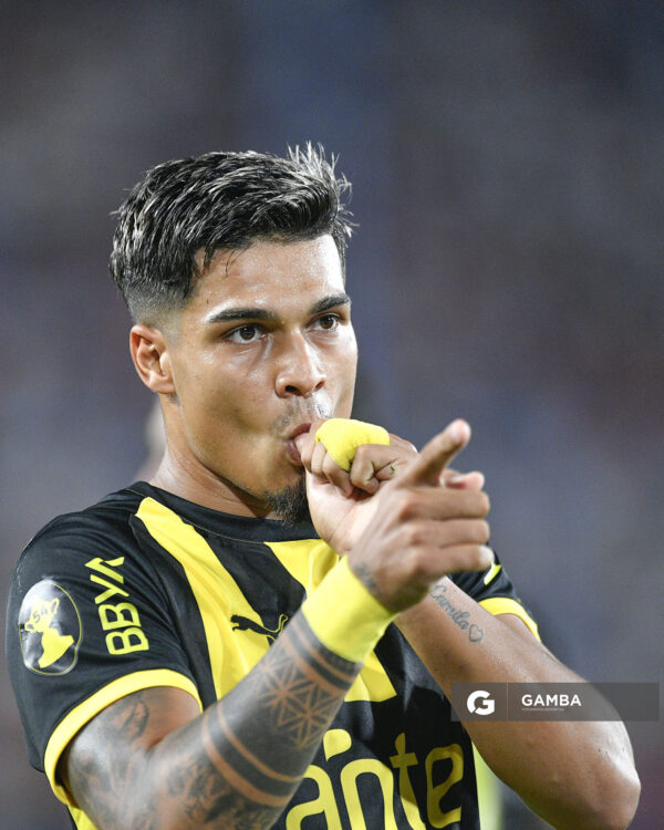 Matías Arezo, de Peñarol, Liga AUF Uruguaya 2026. Estadio Gran Parque Central.