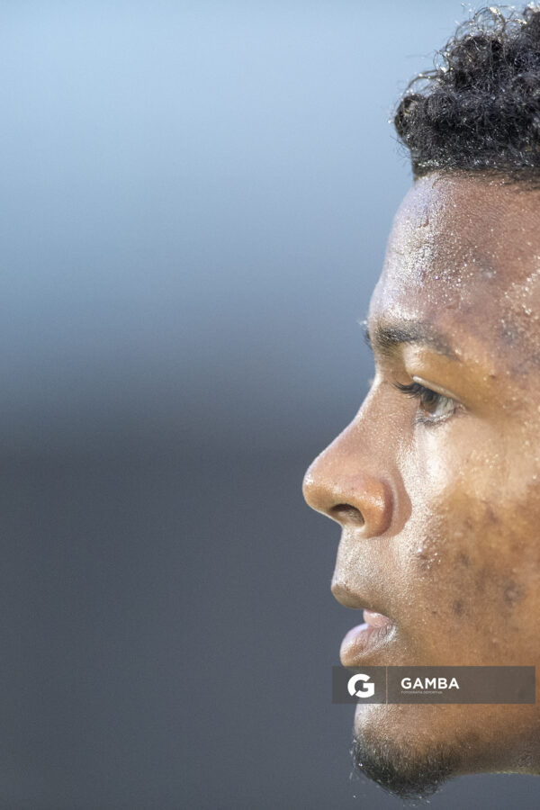 Yuri Oyarzo, de Racing, Copa Conmebol Sudamericana. Estadio Centenario.