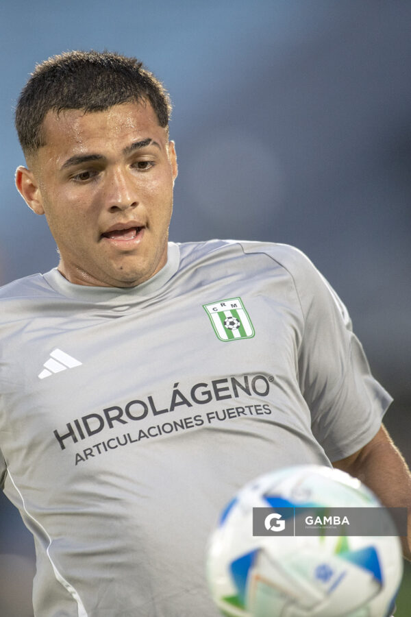 Iván Manzur, de Racing, Copa Conmebol Sudamericana. Estadio Centenario.