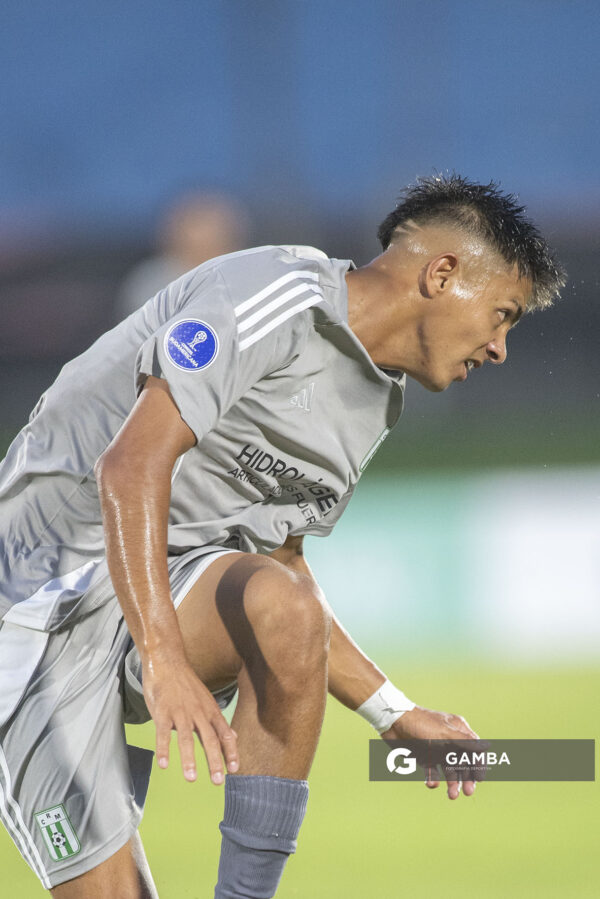 Alex Vázquez, de Racing, Copa Conmebol Sudamericana. Estadio Centenario.