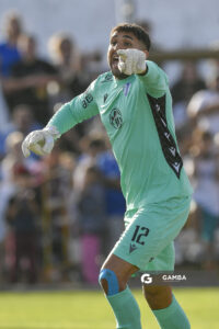 Nicolás Rossi, golero de Juventud, Liga AUF Uruguaya 2026. Estadio Parque Artigas.