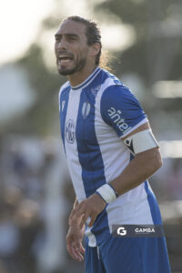 Martín Cáceres, de Juventud, Liga AUF Uruguaya 2026. Estadio Parque Artigas.