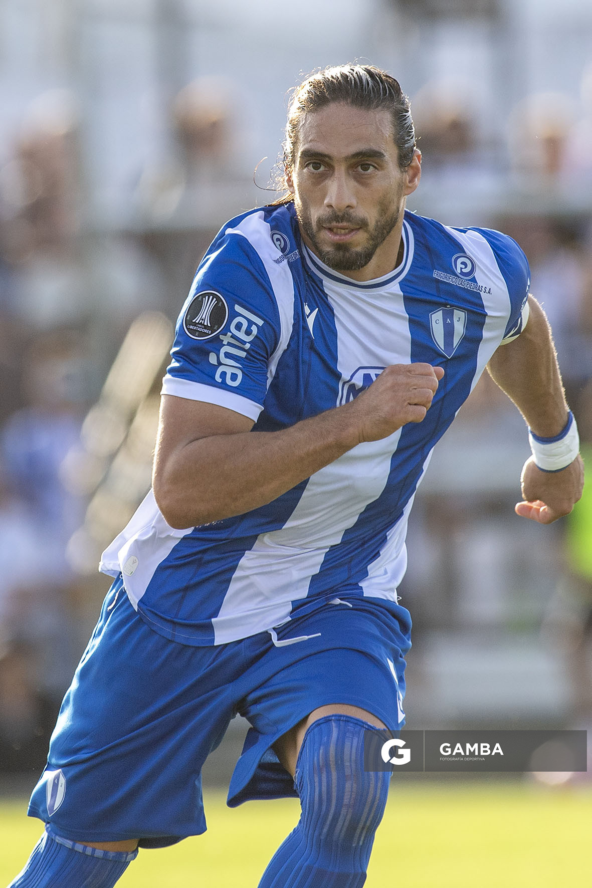 Martín Cáceres, de Juventud, Liga AUF Uruguaya 2026. Estadio Parque Artigas.