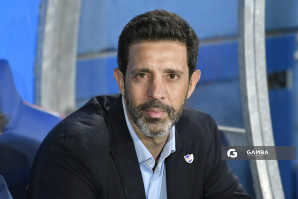 Jorge Bava, director técnico de Nacional, Liga AUF Uruguaya. Estadio Gran Parque Central.