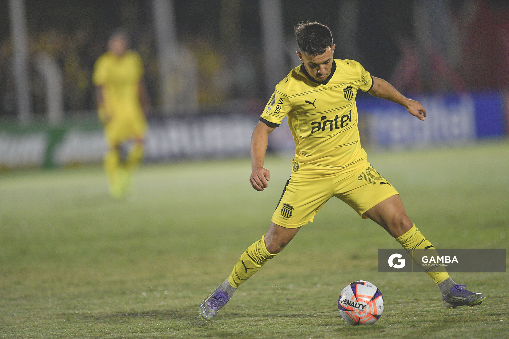 Leonardo Fernández, de Peñarol, Liga AUF Uruguaya. Estadio Campeones Olímpicos.