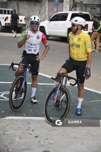Roderyck Asconeguy y Lucas Gaday, de Dolores Cycles Club. 81ª Vuelta Ciclista del Uruguay.