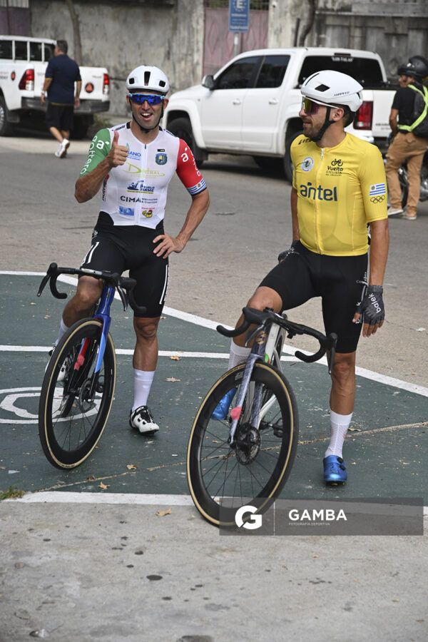 Roderyck Asconeguy y Lucas Gaday, de Dolores Cycles Club. 81ª Vuelta Ciclista del Uruguay.