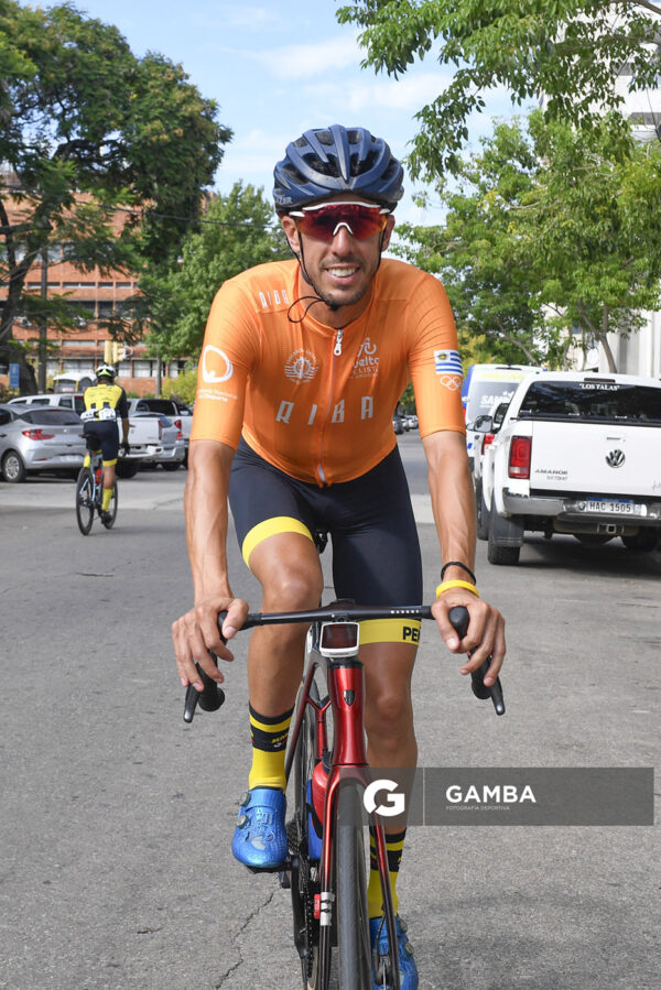 Damián Alonso, de CA Peñarol de Colonia. 81ª Vuelta Ciclista del Uruguay.