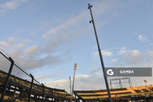 Hinchas de Peñarol. Liga AUF Uruguaya. Estadio Campeón del Siglo.