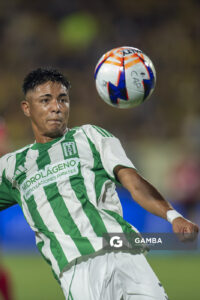 Álex Vázquez, de Racing, Liga AUF Uruguaya. Estadio Campeón del Siglo.