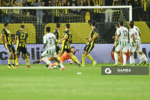 Primer gol de Racing. Liga AUF Uruguaya. Estadio Campeón del Siglo.