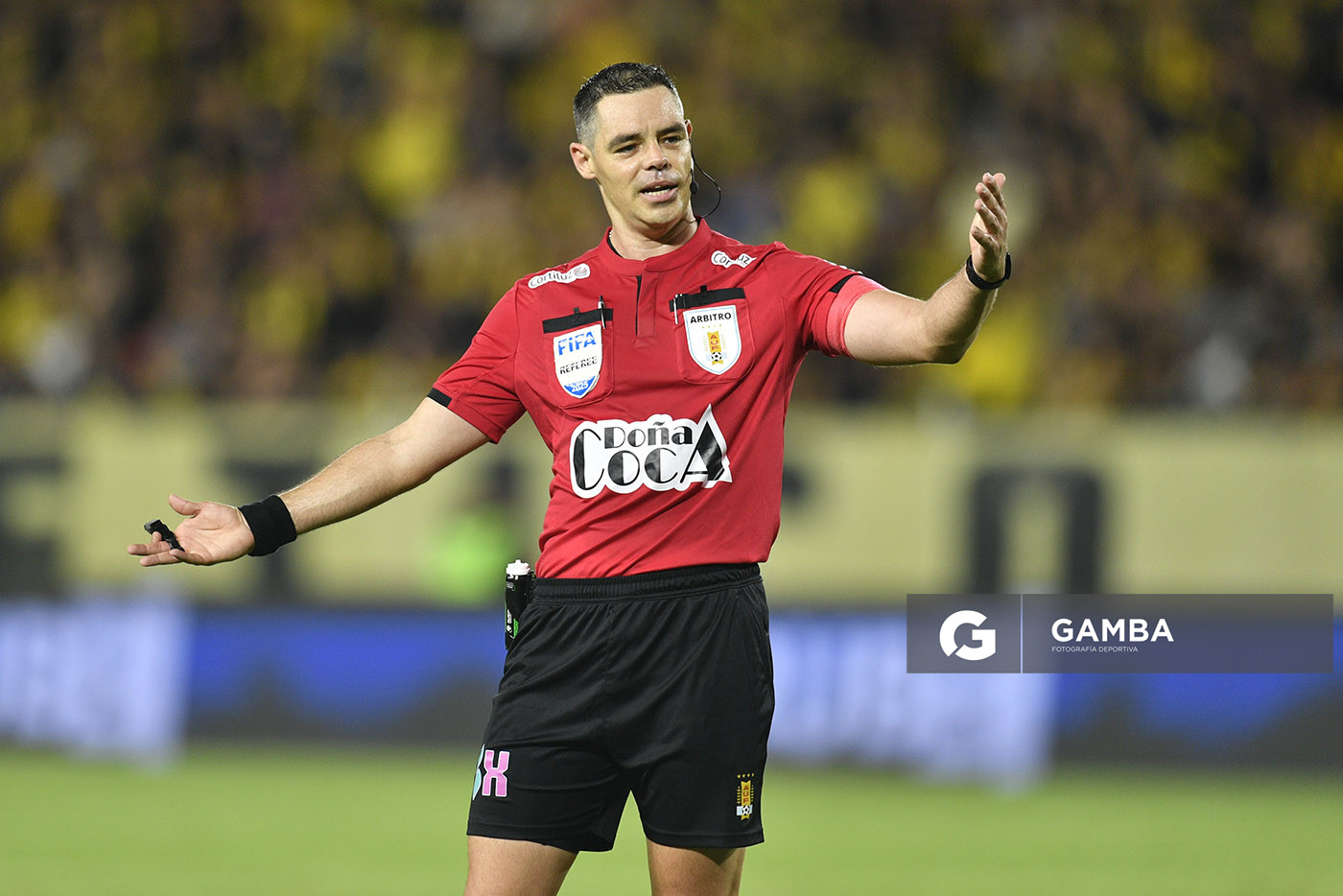 Hernán Heras, árbitro central, Liga AUF Uruguaya. Estadio Campeón del Siglo.