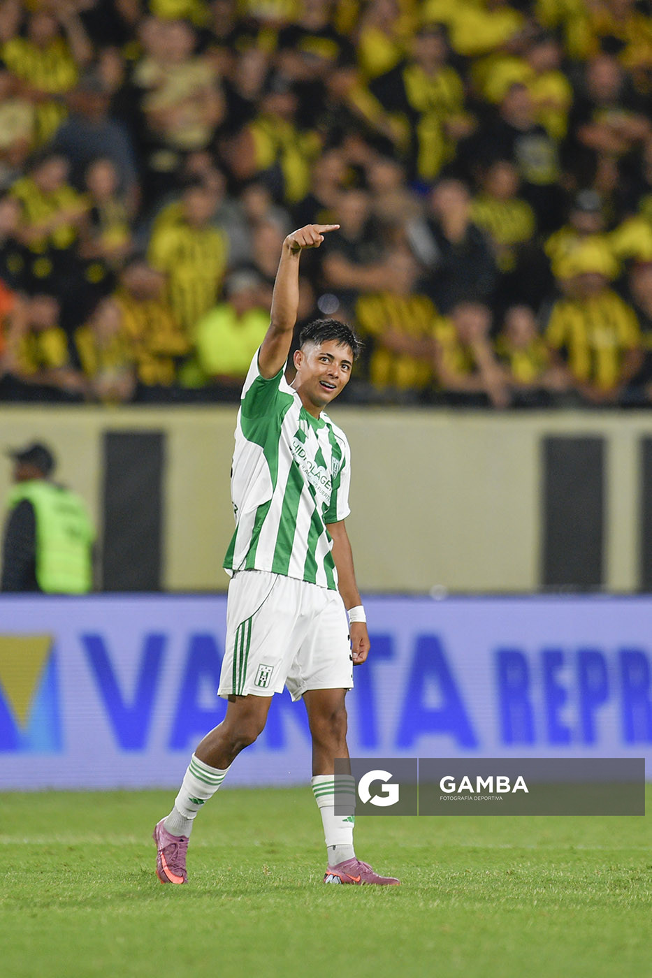 Álex Vázquez, de Racing, Liga AUF Uruguaya. Estadio Campeón del Siglo.
