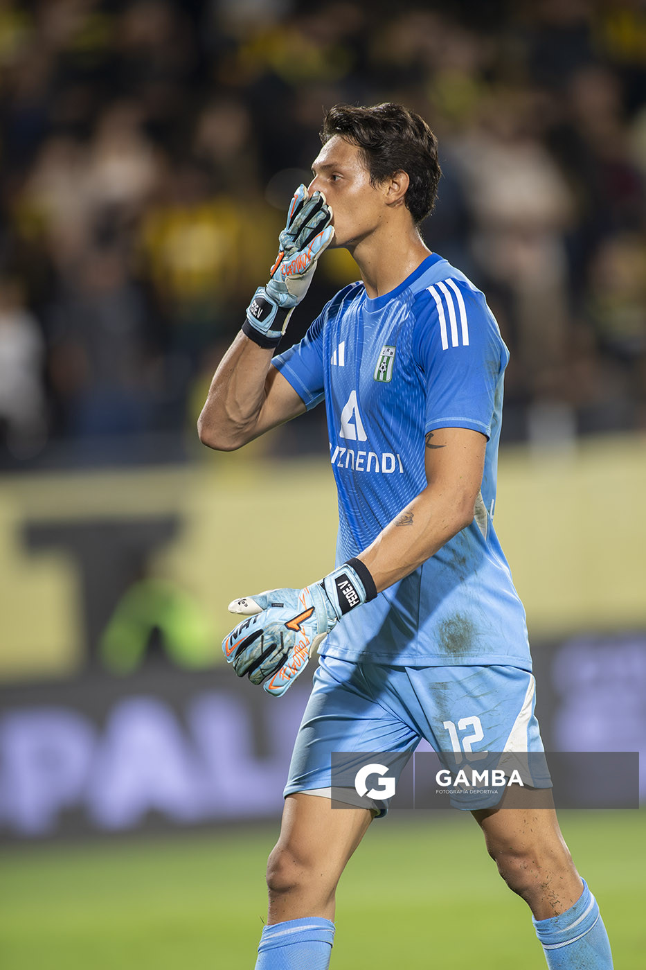 Federico Varese, golero de Racing, Liga AUF Uruguaya. Estadio Campeón del Siglo.