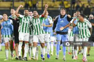 Los jugadores de Racing al término del partido. Liga AUF Uruguaya. Estadio Campeón del Siglo.