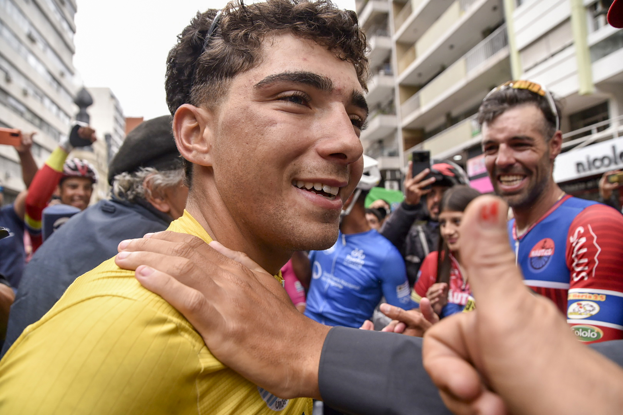 Guillermo Legaria-20260405GL-0./ Pablo Bonilla, de Club Náutico y de Pesca Boca de Cufré, Malla oro líder de la competencia, Ganador de la 81ª Vuelta Ciclista del Uruguay. Etapa 11 Trinidad - Montevideo sobre 190,6 km de la 81ª Vuelta Ciclista del Uruguay el 5 de abril de 2026. / Foto: Guillermo Legaria, Agencia Gamba.-