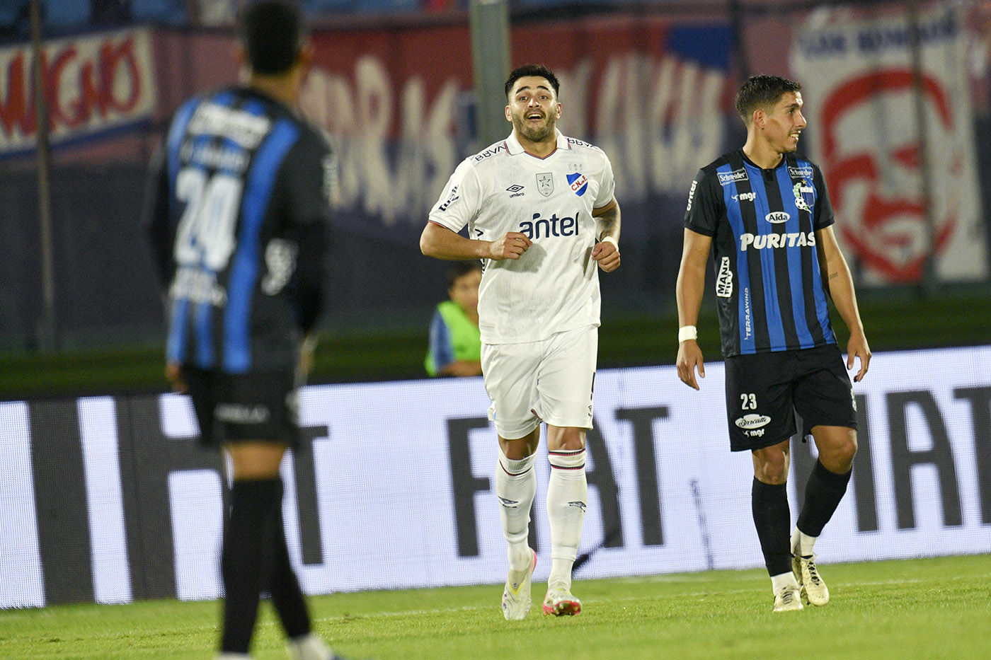 Liverpool 1 - Nacional 2. F12AP26.