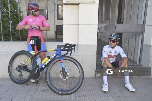 Leonel Rodríguez y Pablo Bonilla, de Club Náutico y de Pesca Boca de Cufré. 81ª Vuelta Ciclista del Uruguay.