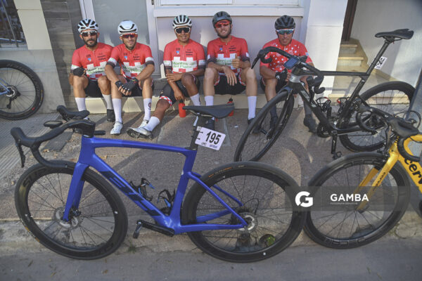 Equipo del Cycles Club Douglas R. Gilles. 81ª Vuelta Ciclista del Uruguay.