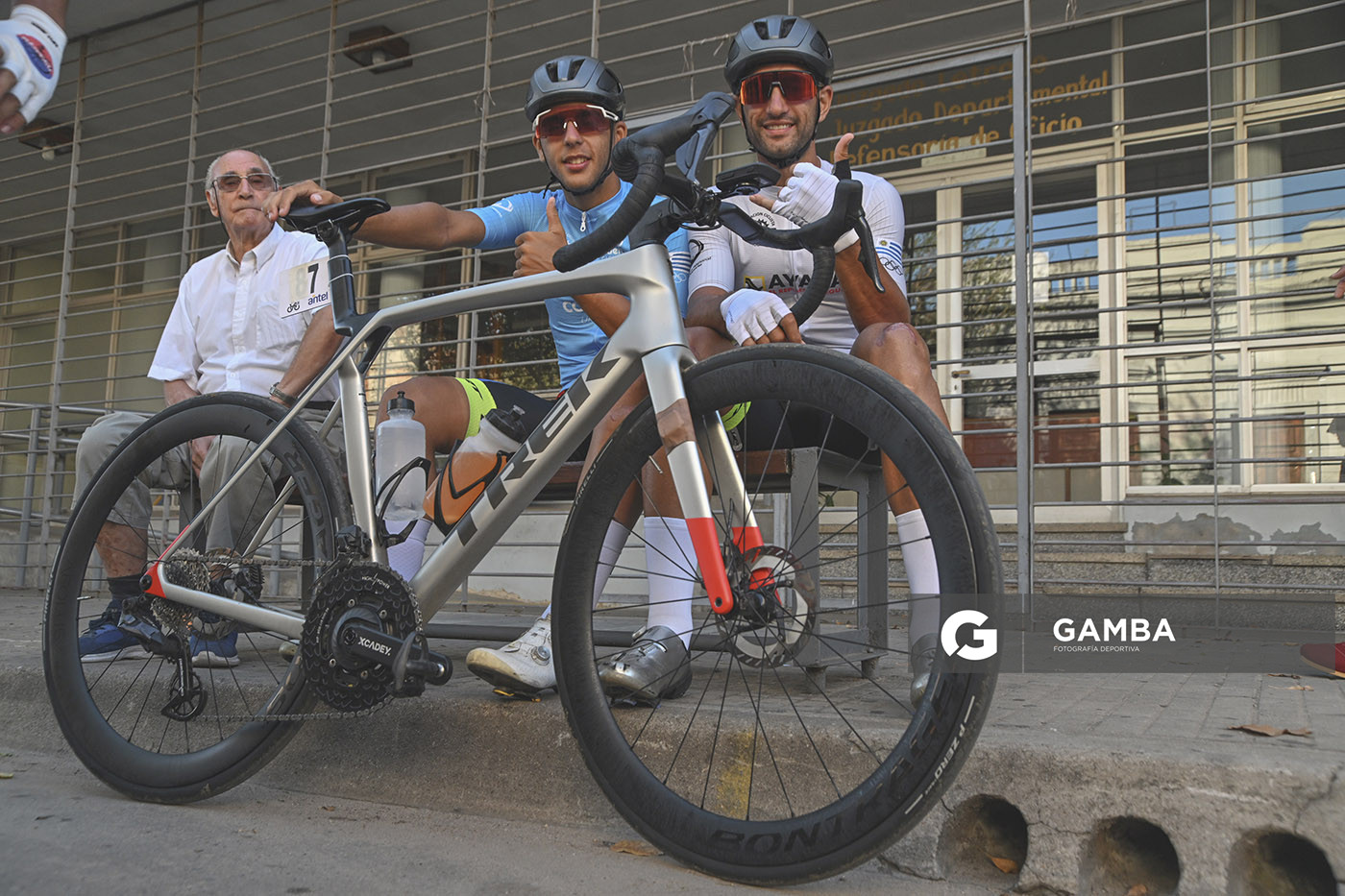 Felipe Reyes y Agustín Alonso, de Club Náutico y de Pesca Boca de Cufré. 81ª Vuelta Ciclista del Uruguay.