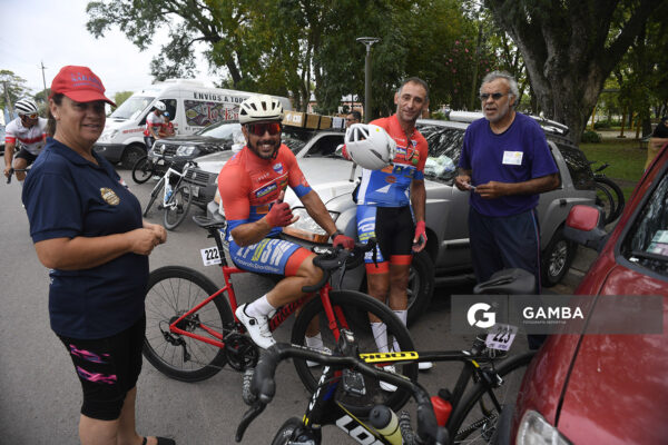 Óscar Araújo y Sergio Do Prado, de Club Atlético Sarandí. 81ª Vuelta Ciclista del Uruguay.