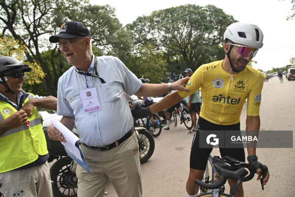 Fabio Arcila, Comisario General. Lucas Gaday, de Dolores Cycles Club. 81ª Vuelta Ciclista del Uruguay.