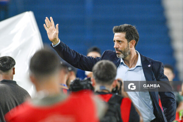 Jorge Bava, director técnico de Nacional, Liga AUF Uruguaya. Estadio Gran Parque Central.