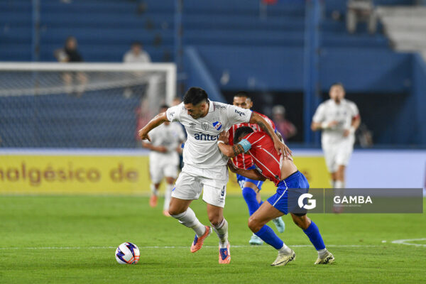 Maximiliano Gómez, de Nacional, Liga AUF Uruguaya. Estadio Gran Parque Central.