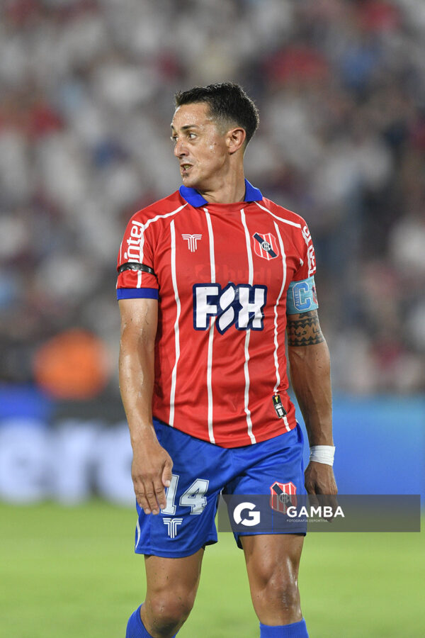Alejandro Villoldo, de Central Español, Liga AUF Uruguaya. Estadio Gran Parque Central.